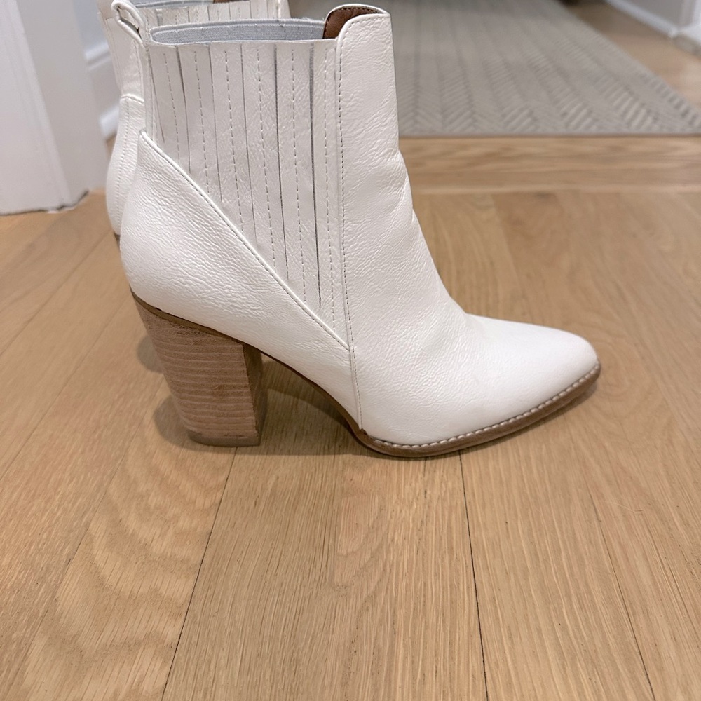 White faux leather cowgirl boots